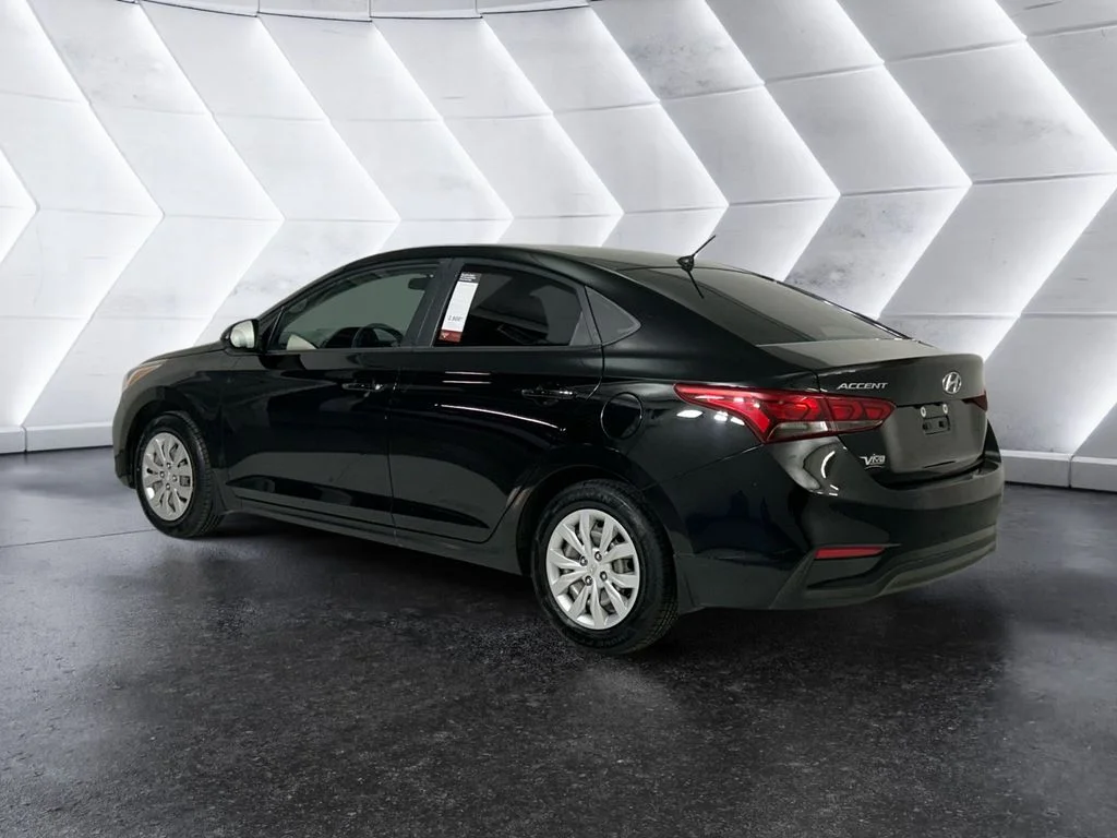 Used 2021 Black Hyundai SE image 6