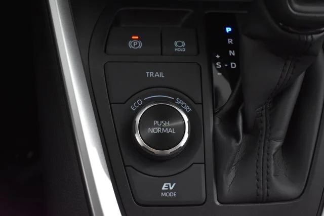 Used 2023  Toyota XLE image 29