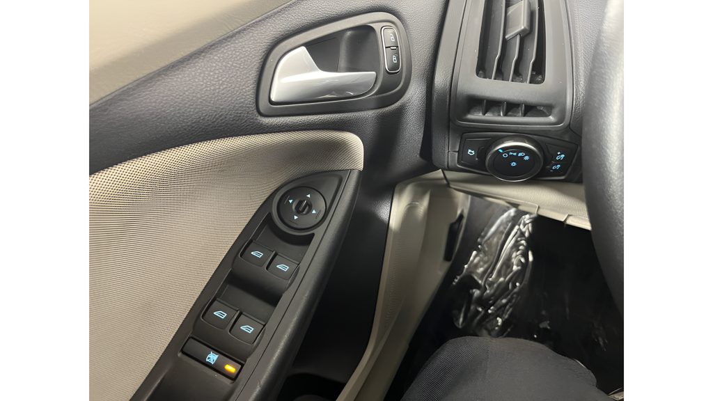 2018 Ford Focus SE - Photo 24