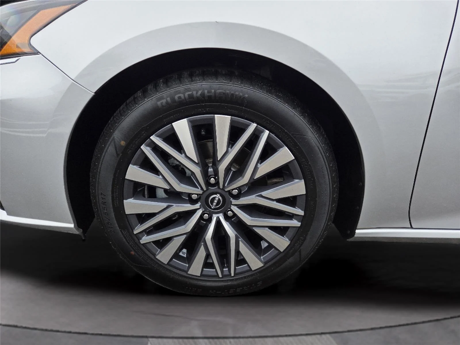 Used 2023 Brilliant Silver Metallic Nissan 2.5 SV image 32