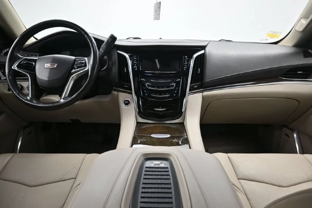 Used 2018 CRYSTAL WHITE TRICOAT Cadillac Luxury image 21