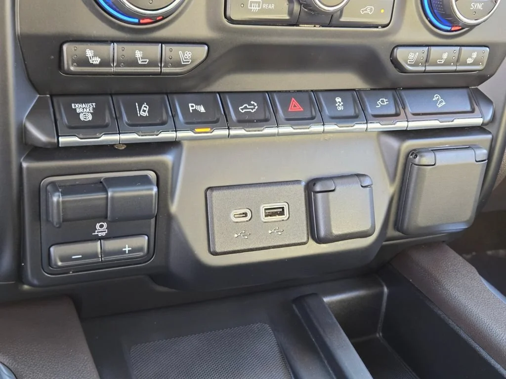 Used 2020 SUMMIT WHITE Chevrolet LTZ image 22