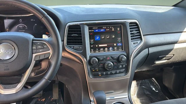 Used 2016 Silver Jeep Laredo image 11