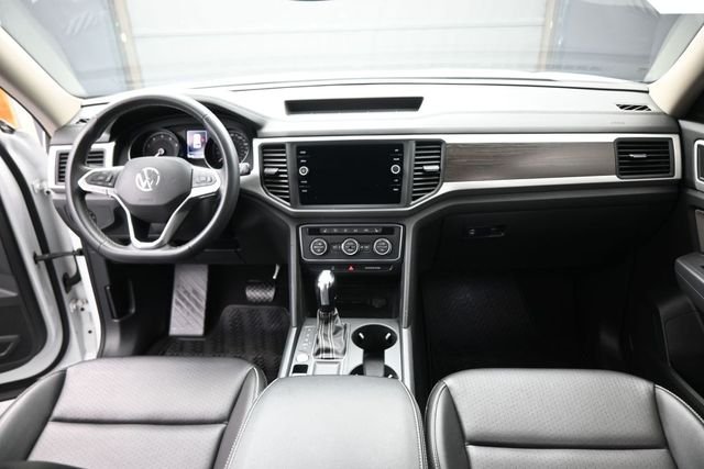 Used 2021 White Volkswagen 2.0T SE image 25