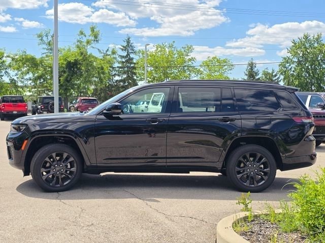 New 2026 Diamond Black Crystal Pearl-Coat Exterior Paint Jeep Limited Reserve image 29