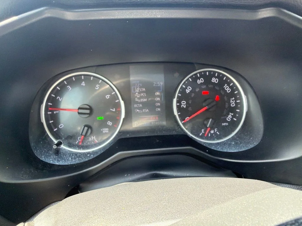 Used 2019 Silver Toyota XLE image 16