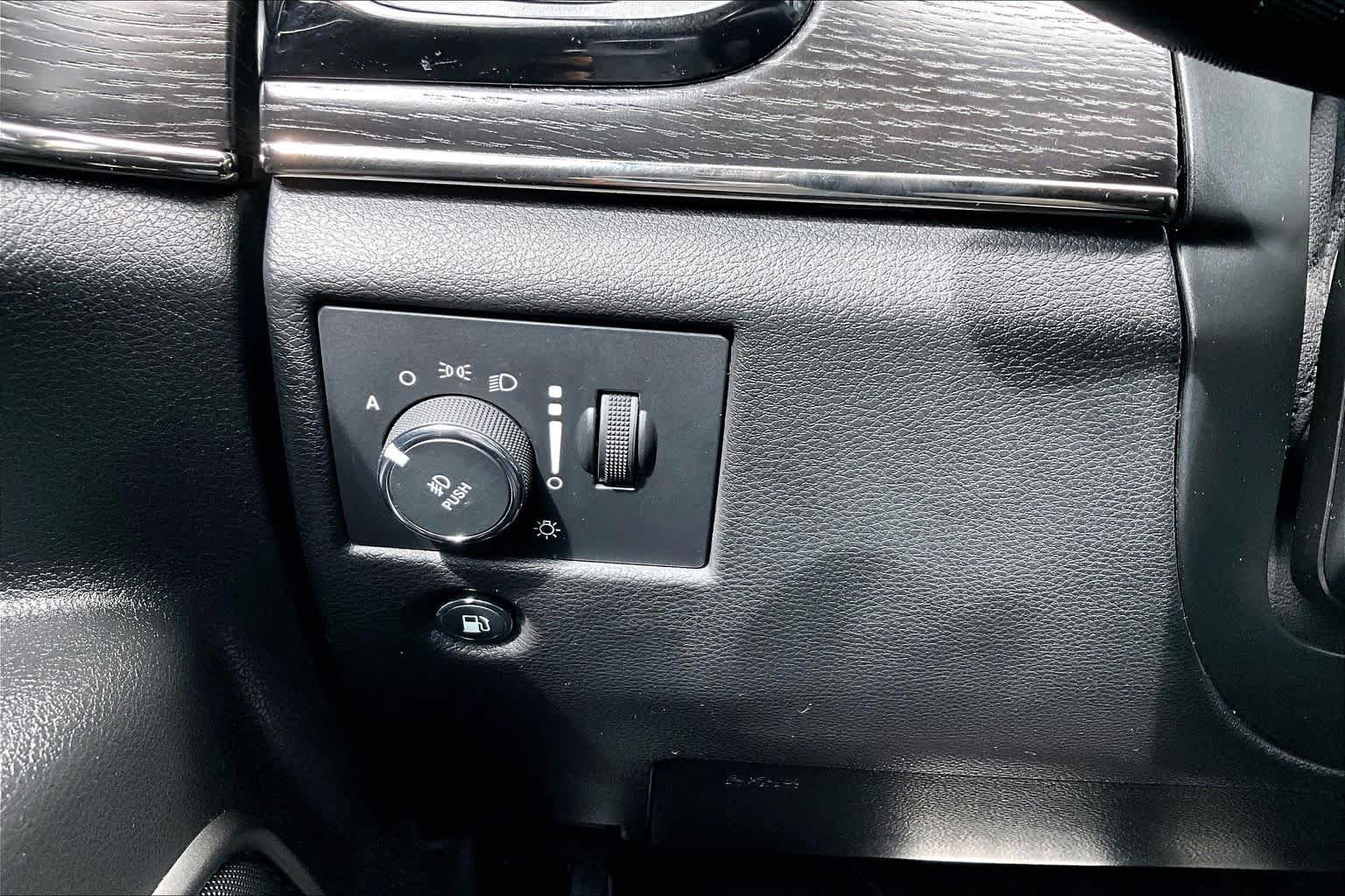 Used 2021 Diamond Black Crystal Pearlcoat Jeep High Altitude image 34