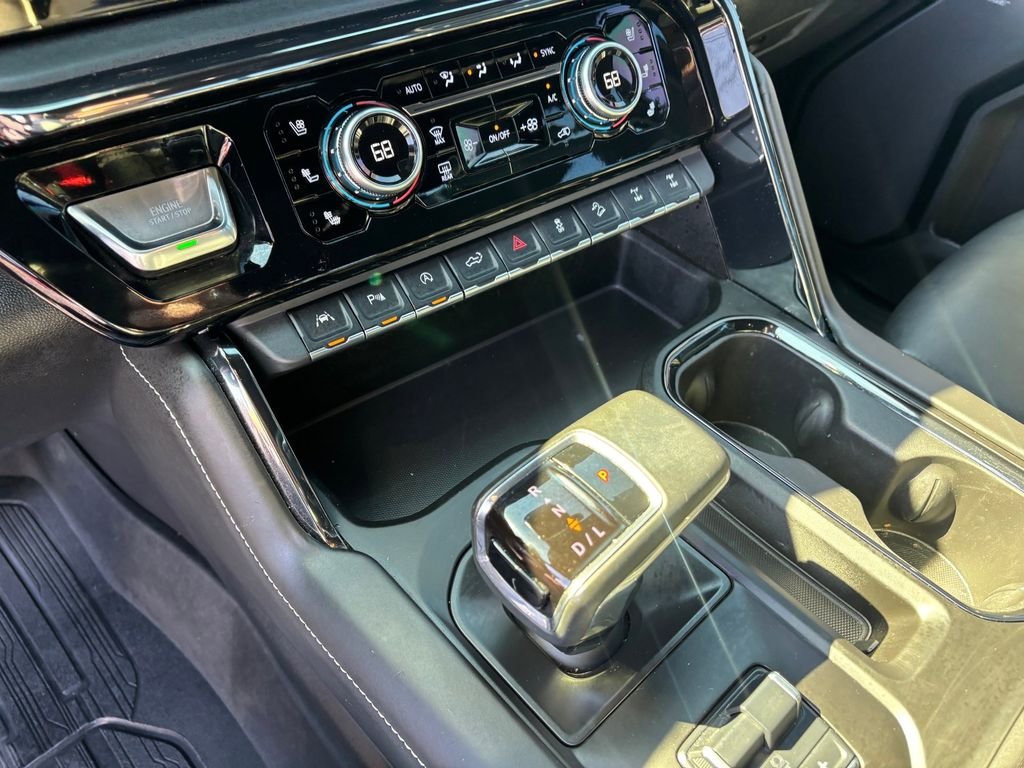 Used 2023 White GMC AT4X image 18