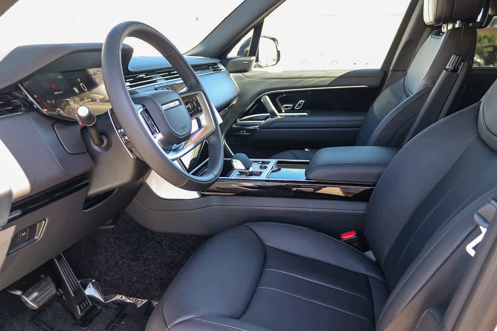 New 2027 Fuji White Land Rover SE image 16