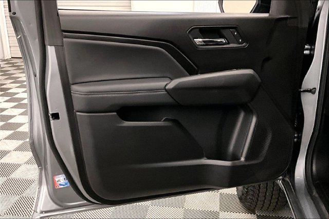 Used 2025 Sterling Metallic GMC Elevation image 20