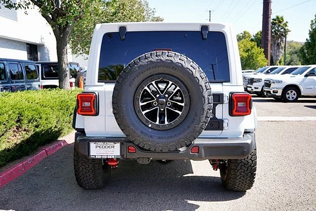 New 2026 Bright White Clear-Coat Exterior Paint Jeep Rubicon X image 11