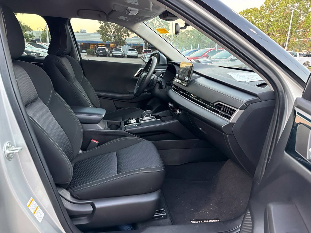 Used 2022 Silver Mitsubishi ES image 13