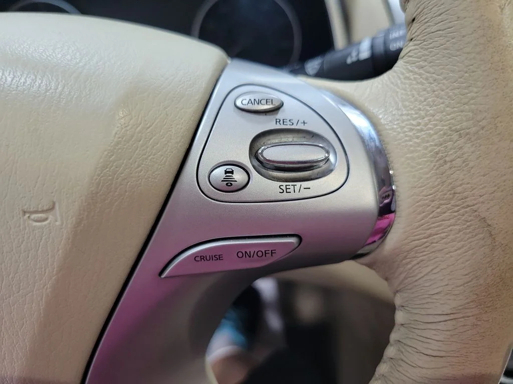 Used 2015 Red Nissan Platinum image 39
