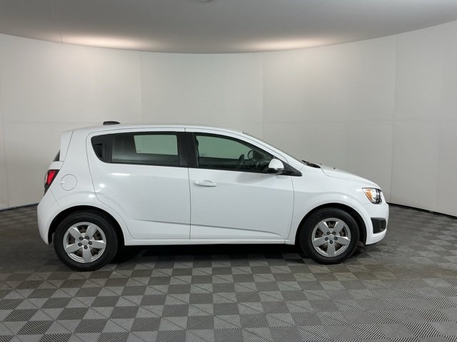 2015 Chevrolet Sonic LS photo 2