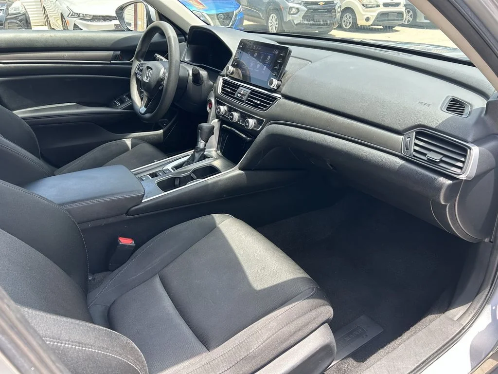 Used 2022 Silver Honda LX image 25
