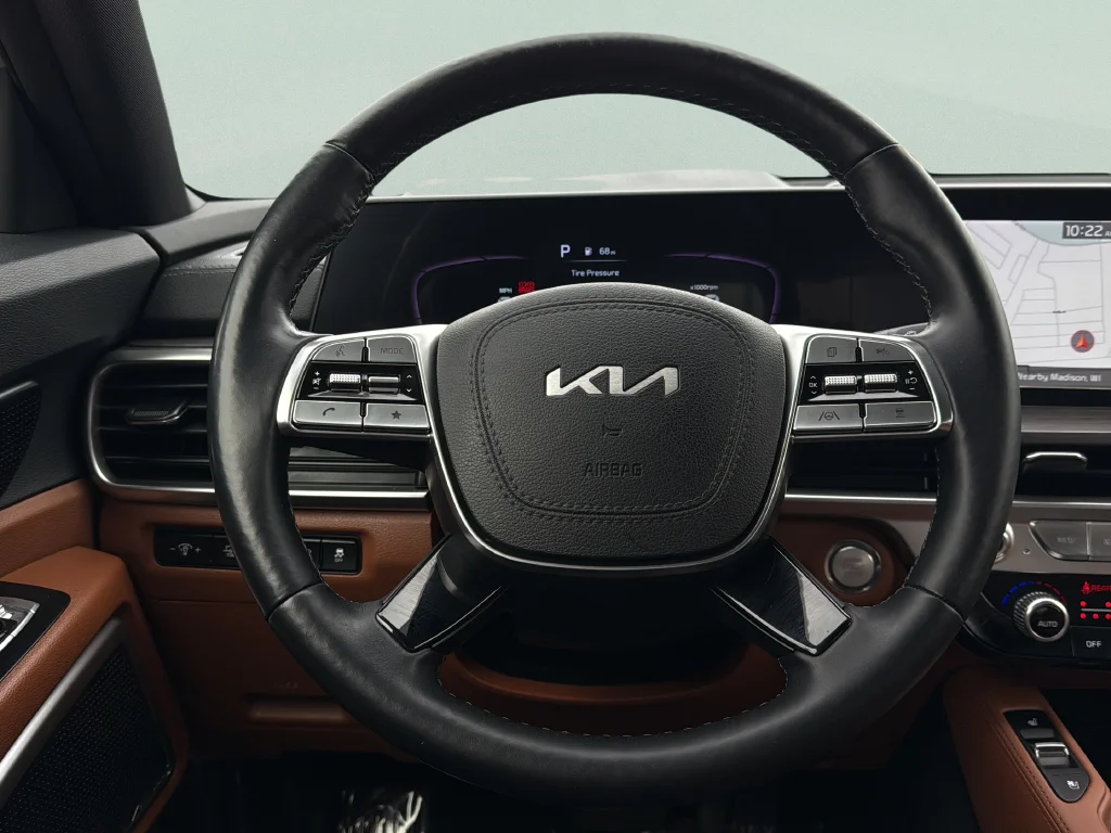 Used 2024 Wolf Gray Kia EX X-Line image 29