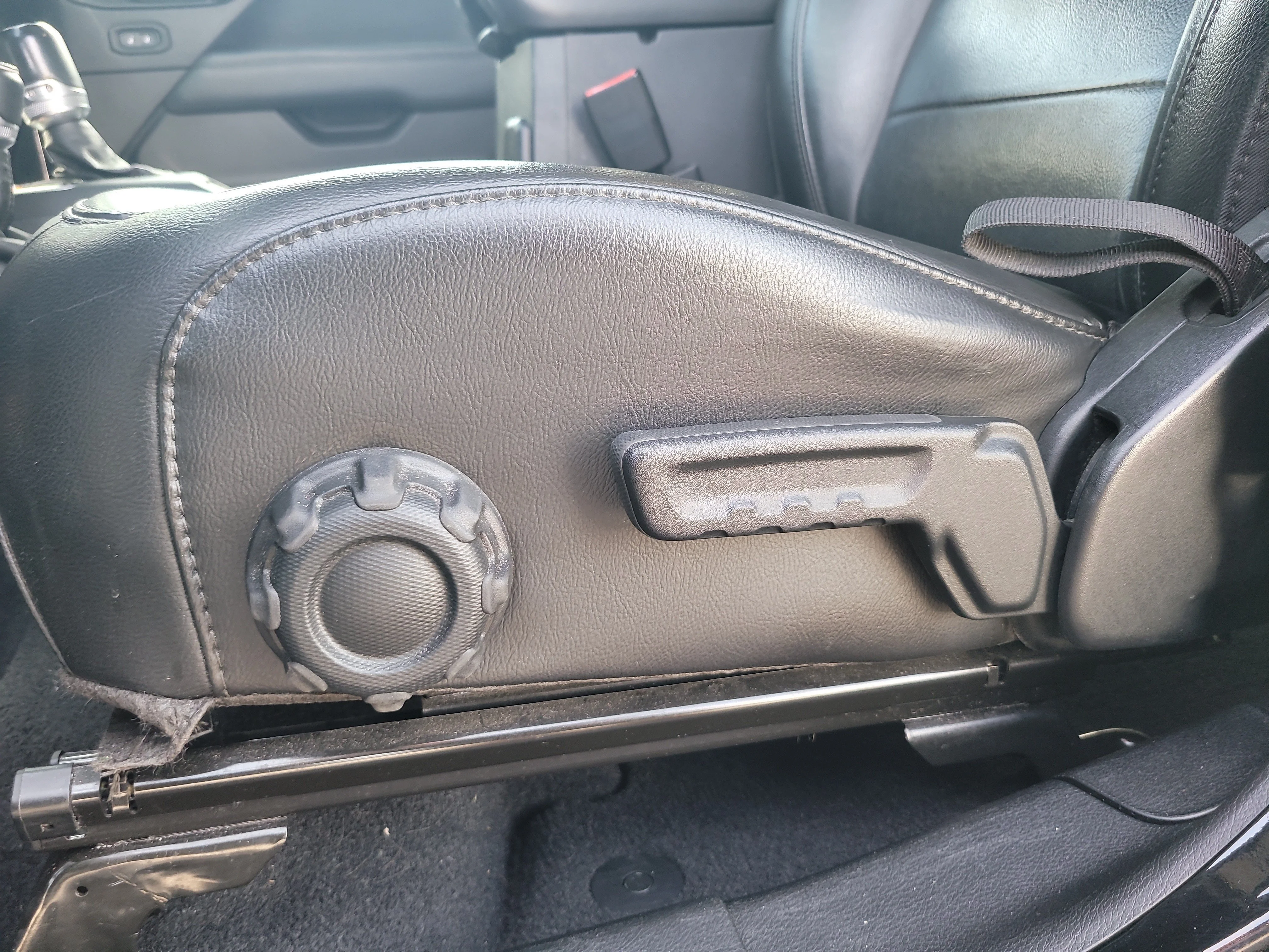 Used 2020 Black Clearcoat Jeep Sahara Altitude image 17