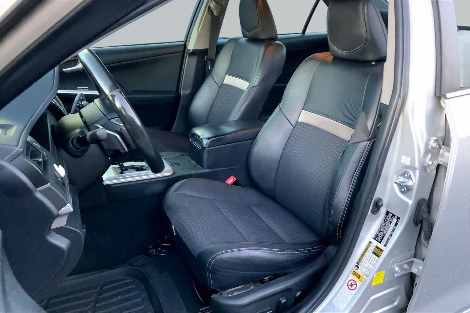 Used 2013 Classic Silver Metallic Toyota SE image 7