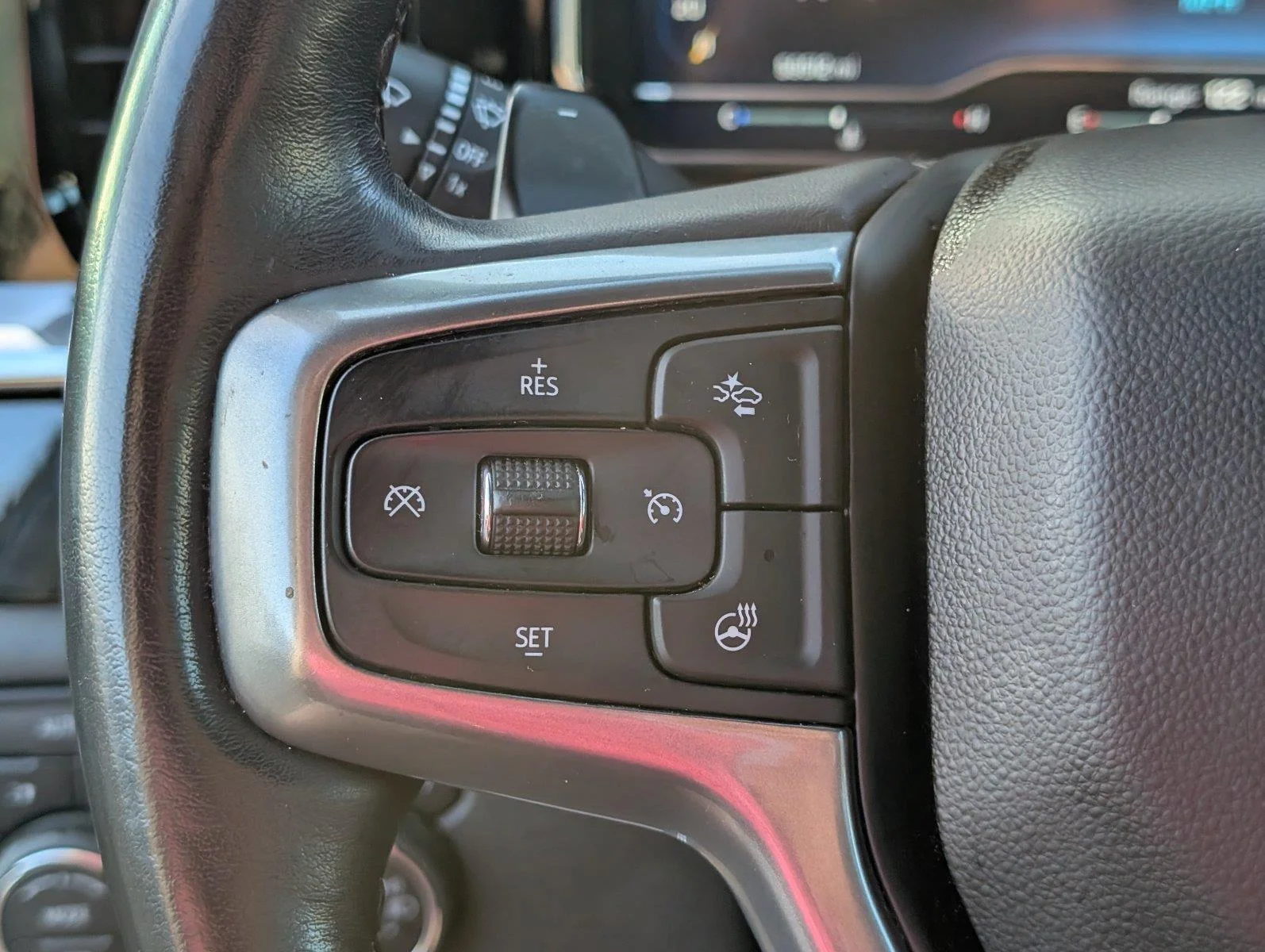 Used 2023 BLACK Chevrolet RST image 28