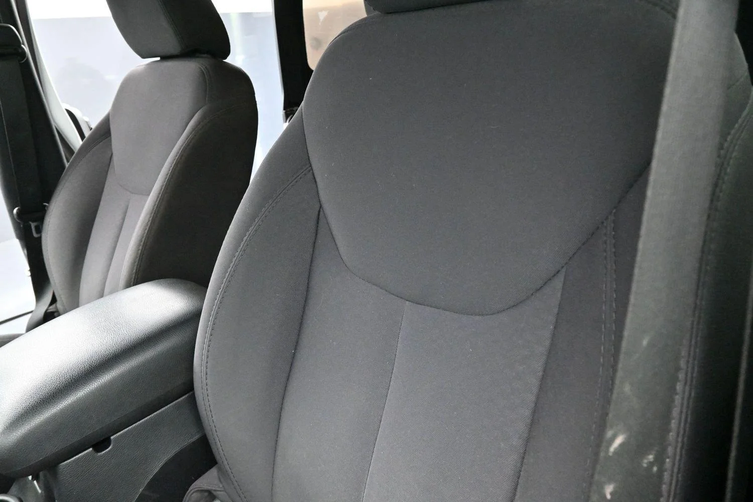 Used 2015 Bright White Clearcoat Jeep Sport image 14