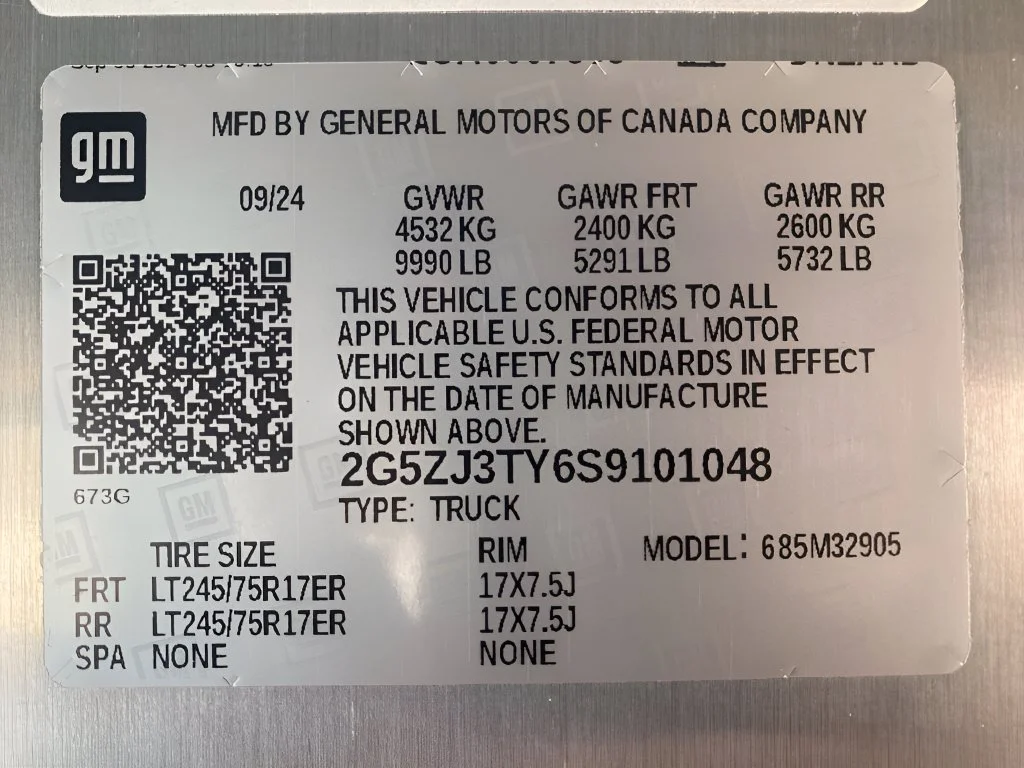 Used 2025 Oyster White Chevrolet EJY image 23
