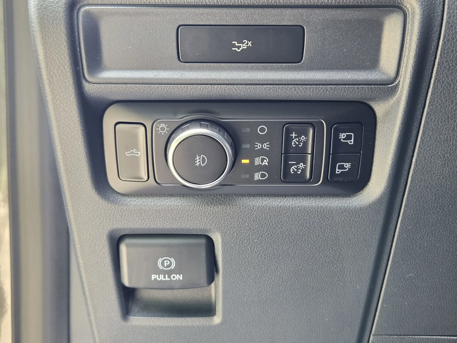 New 2026 Carbonized Gray Metallic Ford XLT image 16