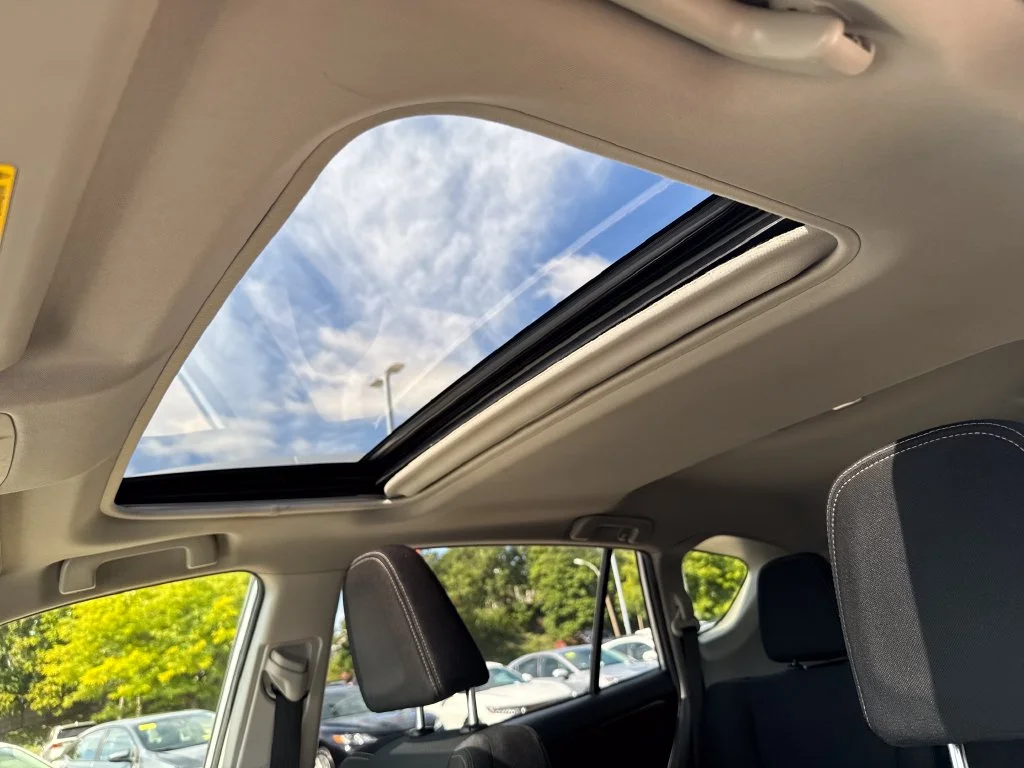 Used 2015 Silver Toyota XLE image 16