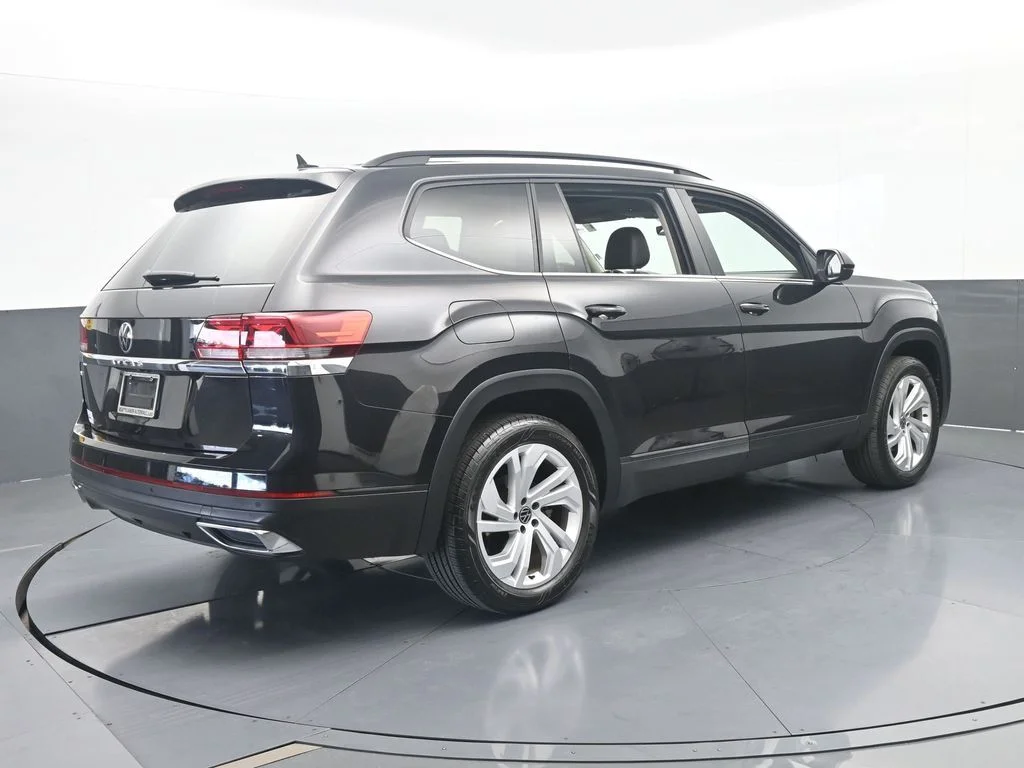 Used 2021 Deep Black Volkswagen 2.0T SE w/Technology image 6