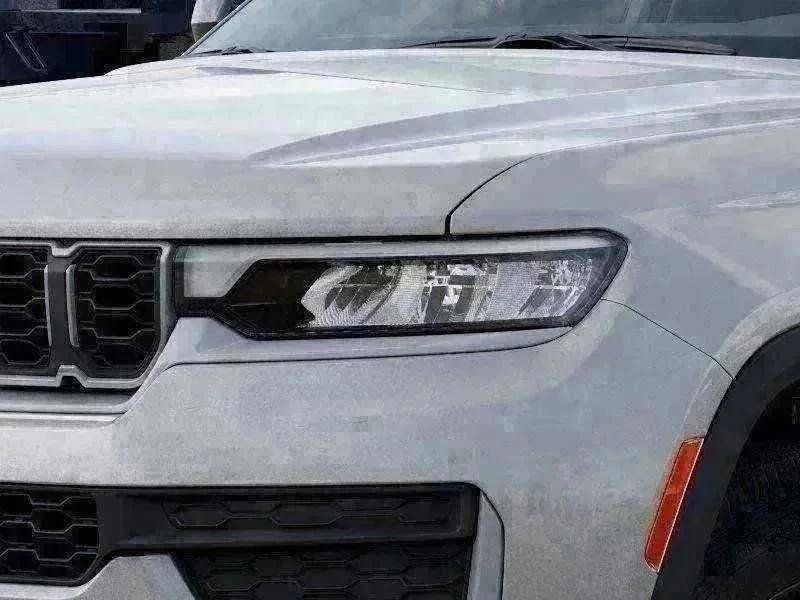 New 2026 Silver Zynith Exterior Paint Jeep Altitude image 85