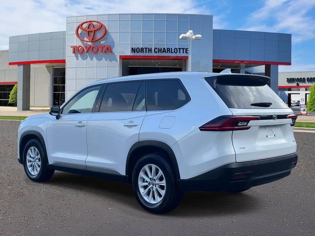 Used 2025 Beige Toyota XLE image 5