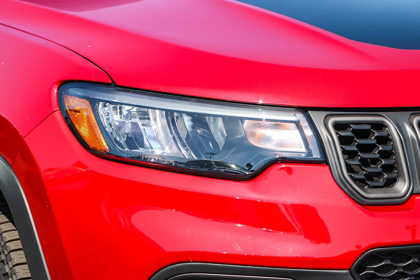 New 2026 Red Hot Pearl-Coat Exterior Paint Jeep Trailhawk image 8