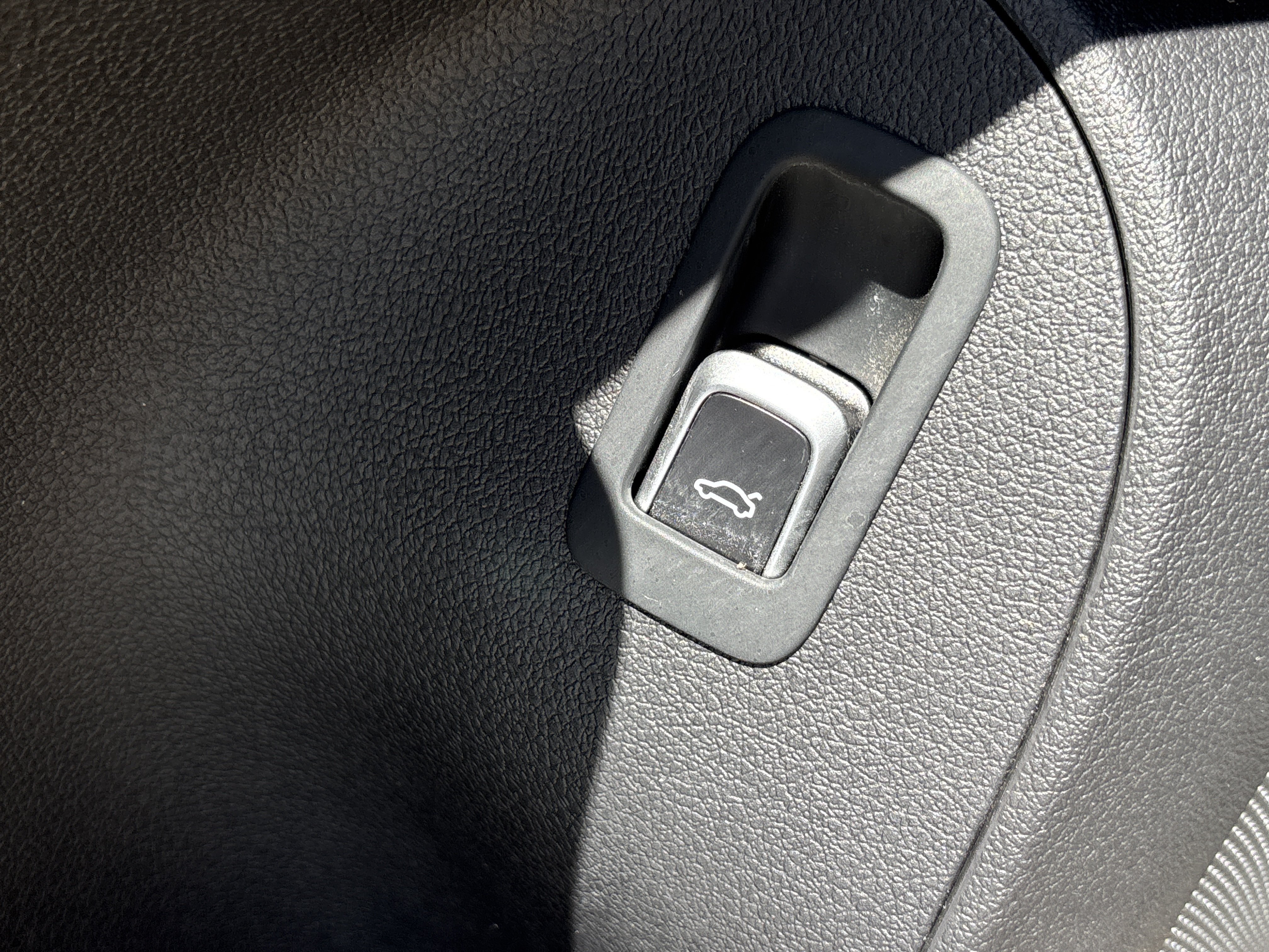 Used 2014  Audi Premium Plus image 27