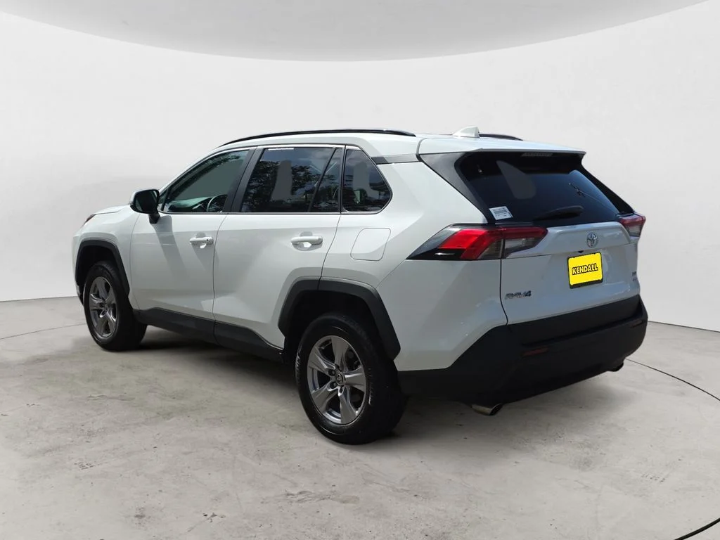 Used 2025 Ice Toyota XLE image 3