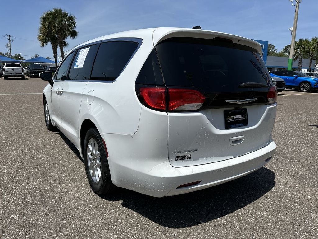 Used 2023 White Chrysler LX image 14