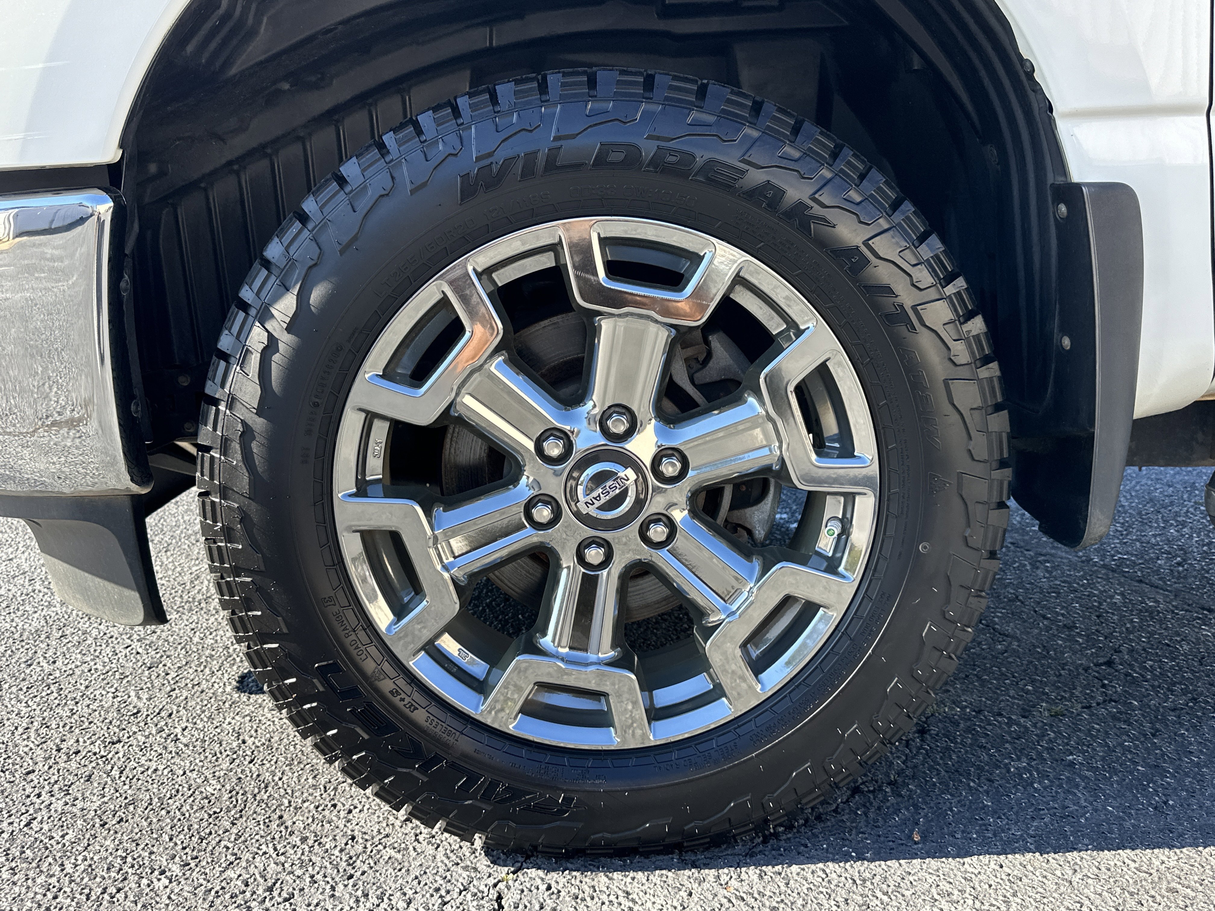 Used 2018 Pearl White Nissan SL image 12