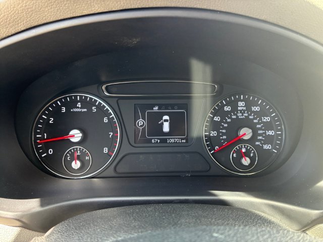 Used 2016 White Kia EX image 15