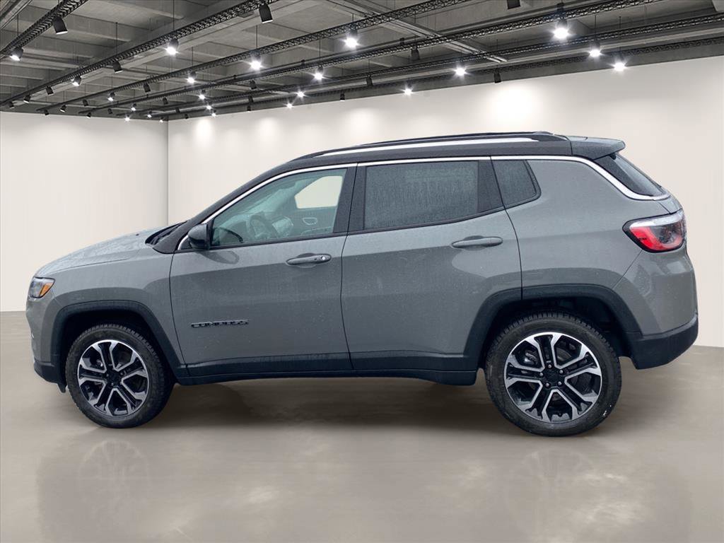 Used 2022 Sting-Gray Clearcoat Jeep Limited image 4