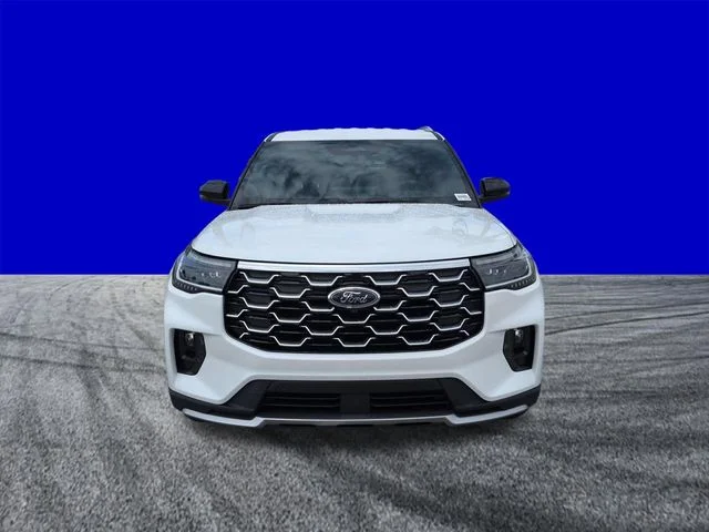 New 2026 Star White Metallic Tri-Coat Ford Platinum™ image 9