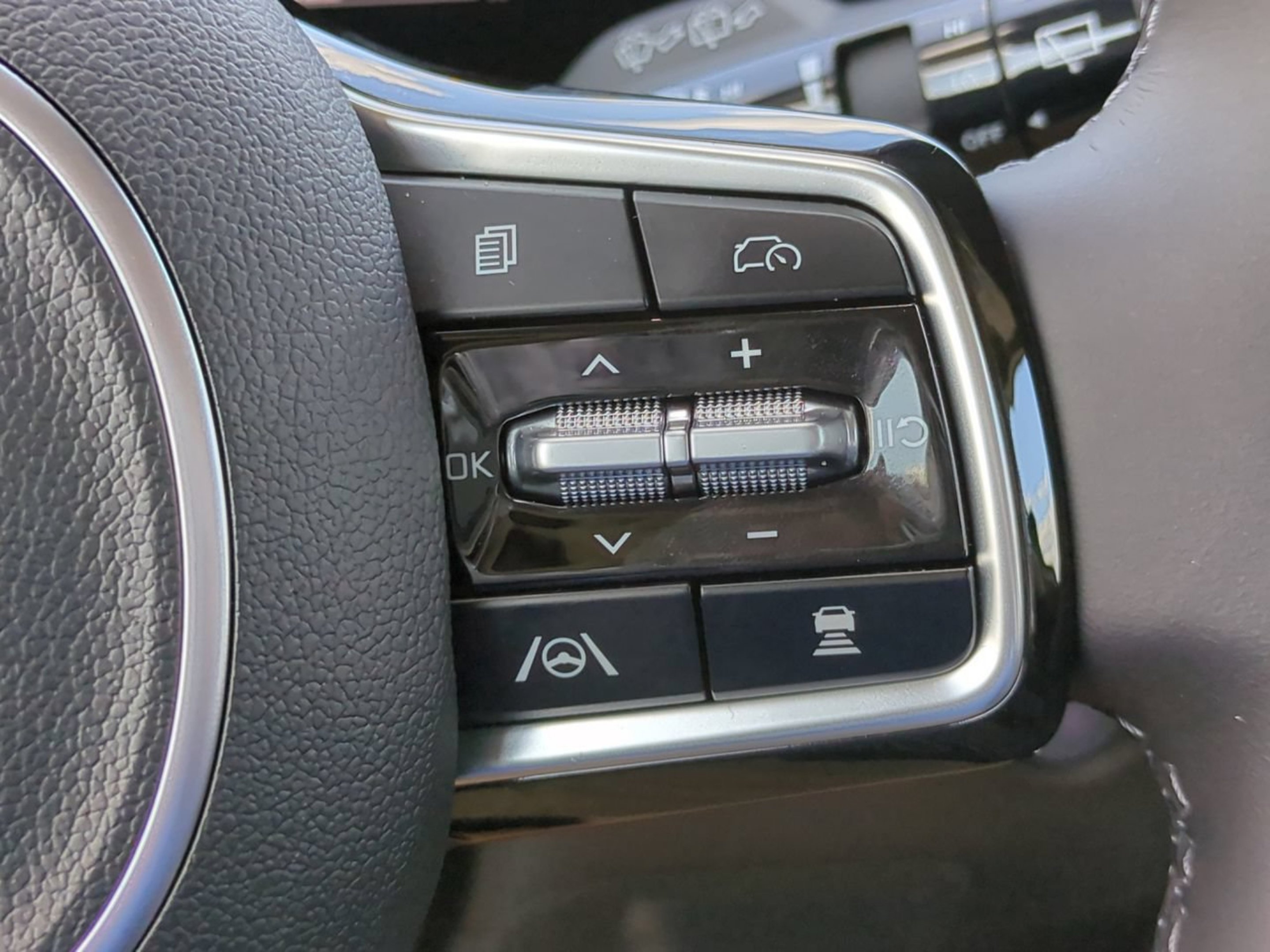 New 2026 Ivory Silver Kia EX image 26