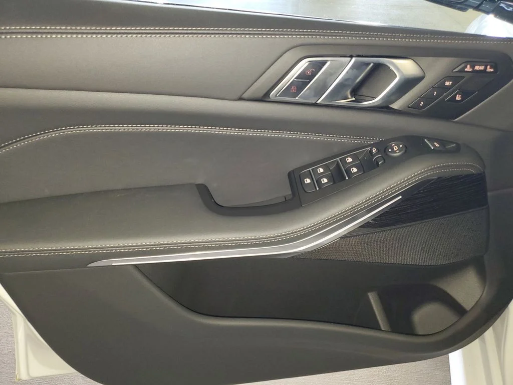New 2027 White BMW xDrive40i image 15