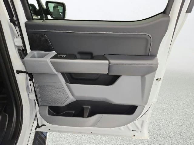 Certified Used 2023 Oxford White Ford XLT image 27