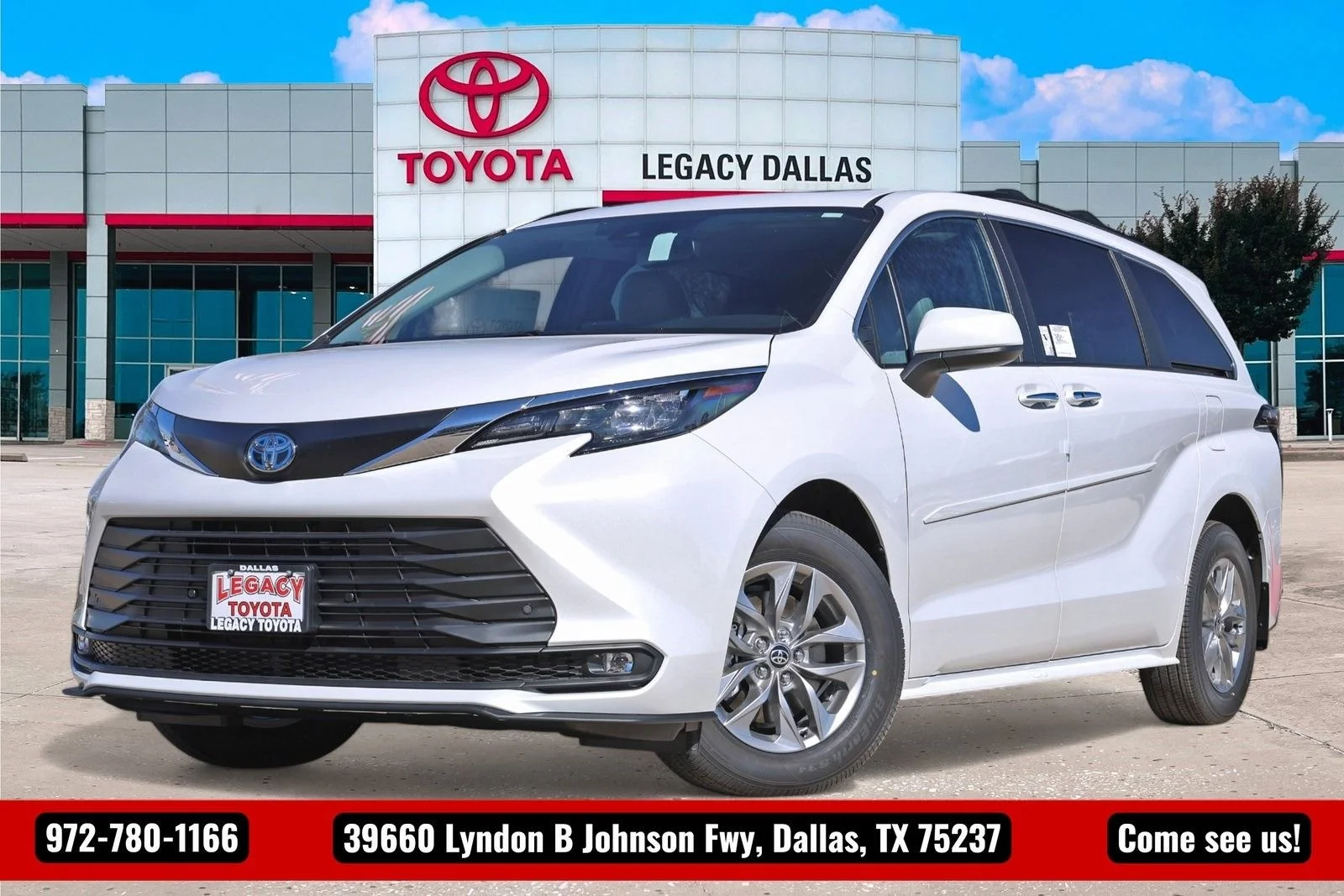 2026 Toyota Sienna XLE 8-Passenger Hybrid FWD's photo