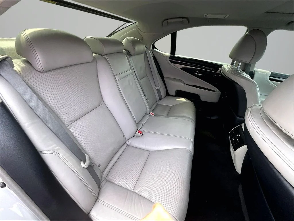 Used 2014 Silver Lexus 460 image 27