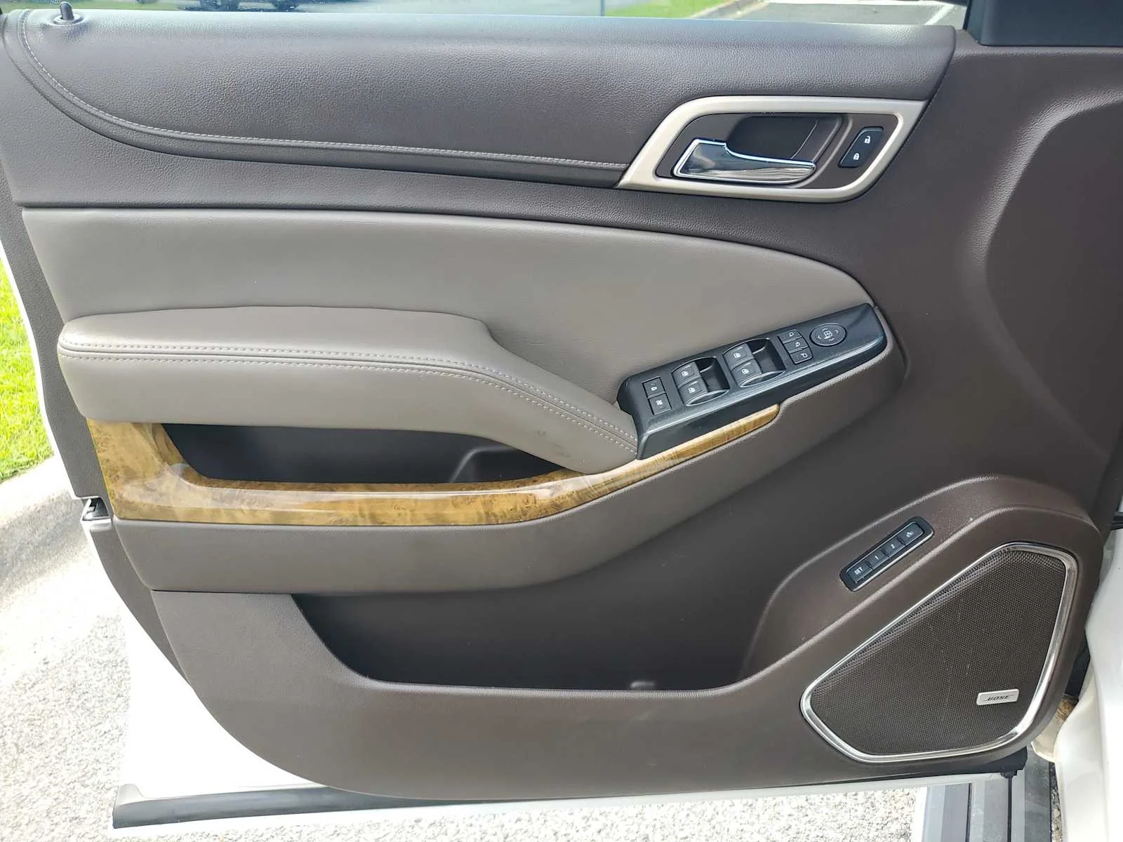 Used 2017 WHITE FROST TRICOAT GMC Denali image 26