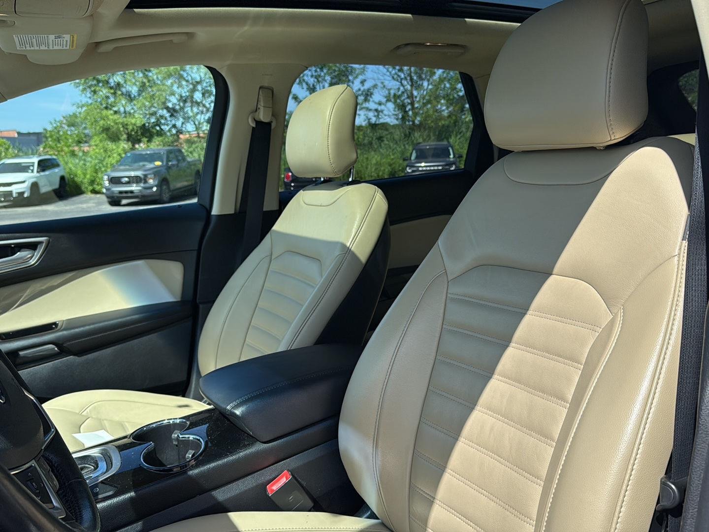 Used 2016 White Platinum Metallic Tri-Coat Ford SEL image 5