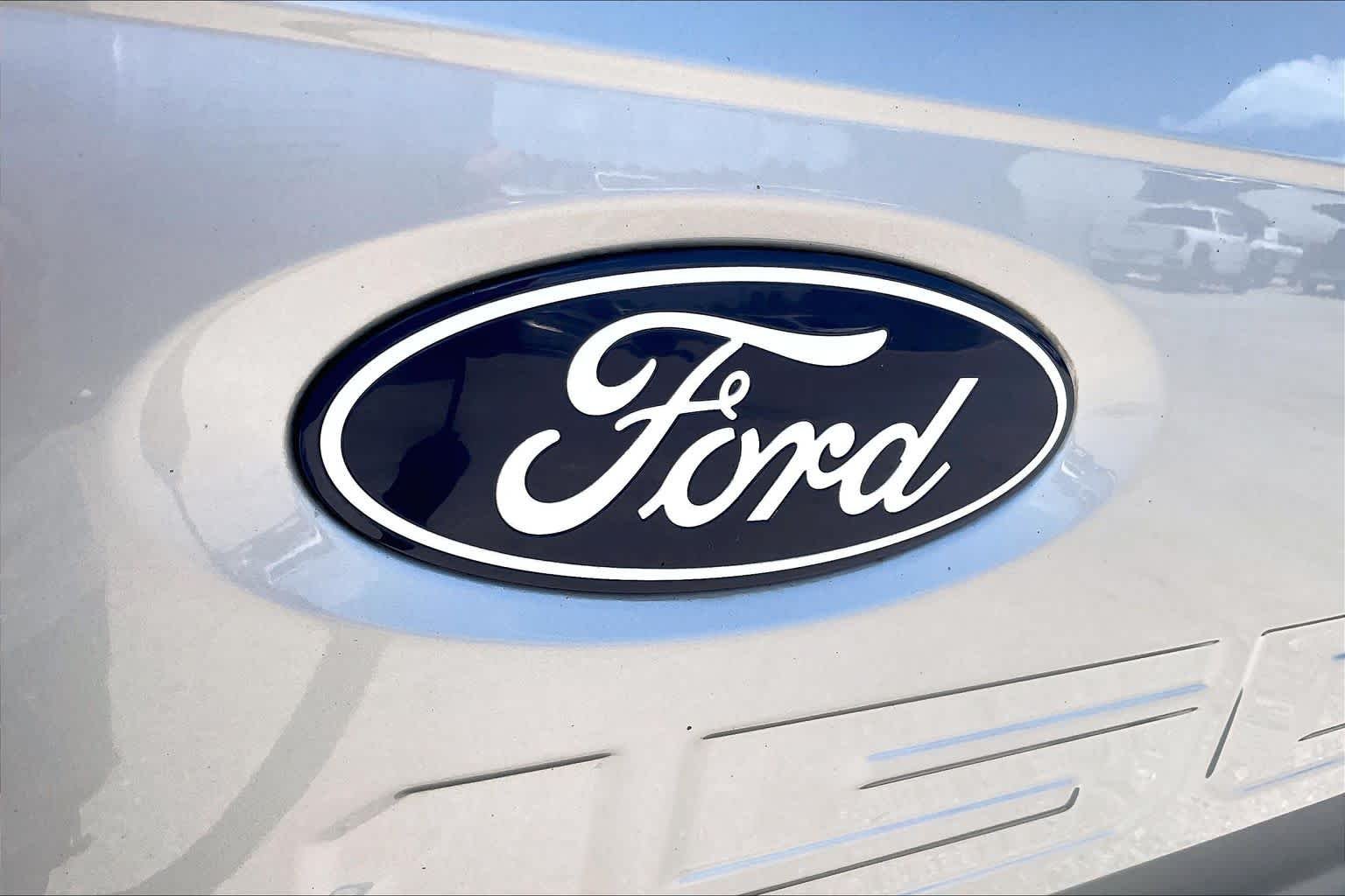 Used 2024 Iconic Silver Ford XLT image 29