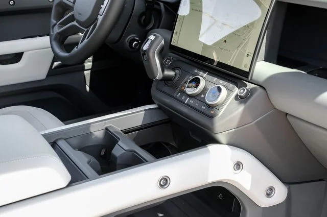 New 2026 Tasman Blue Land Rover X-Dynamic SE image 30