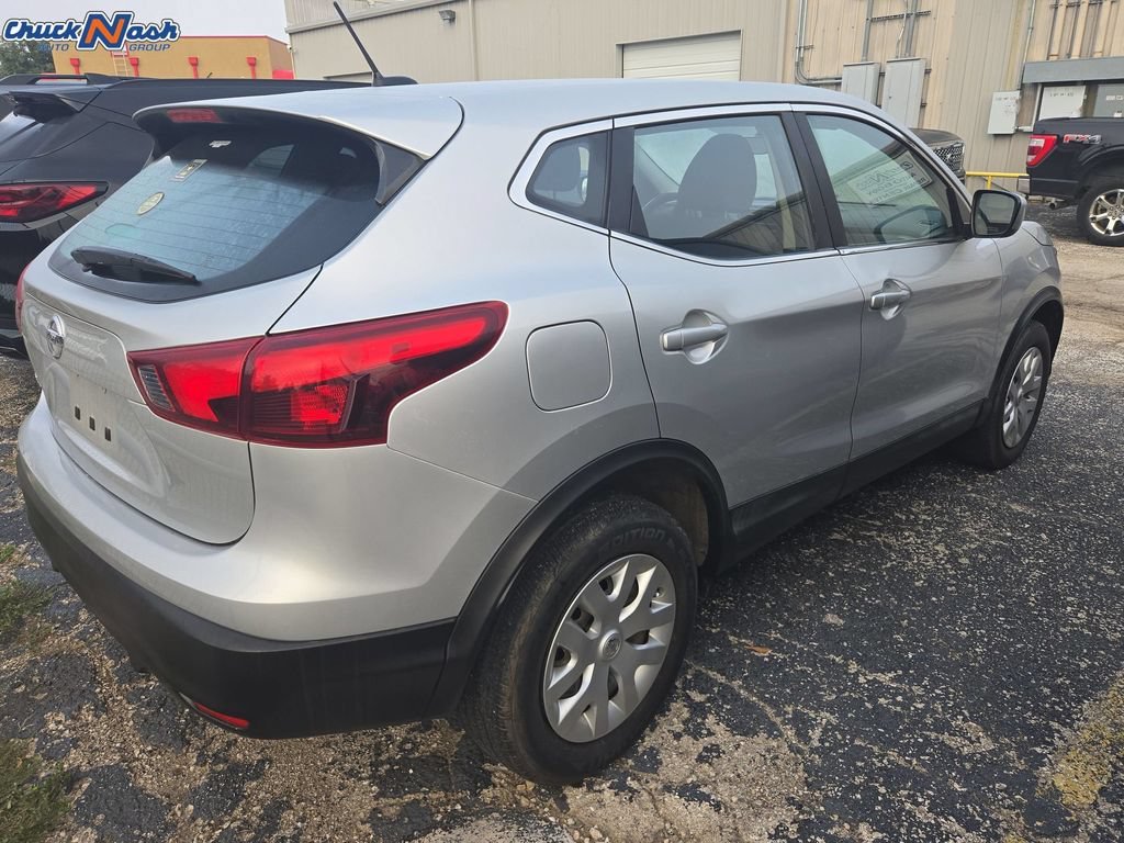 Used 2018 Silver Nissan S image 5