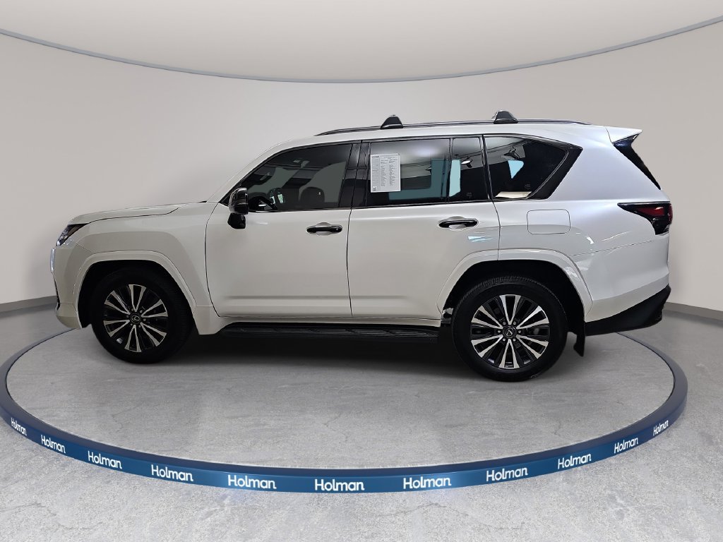 Used 2022 White Lexus 600 Premium image 9