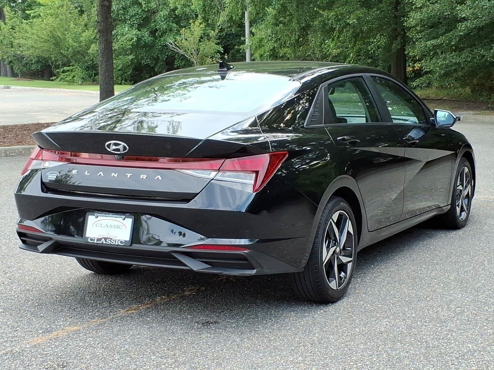 Used 2023 Onyx Black Hyundai SEL image 11
